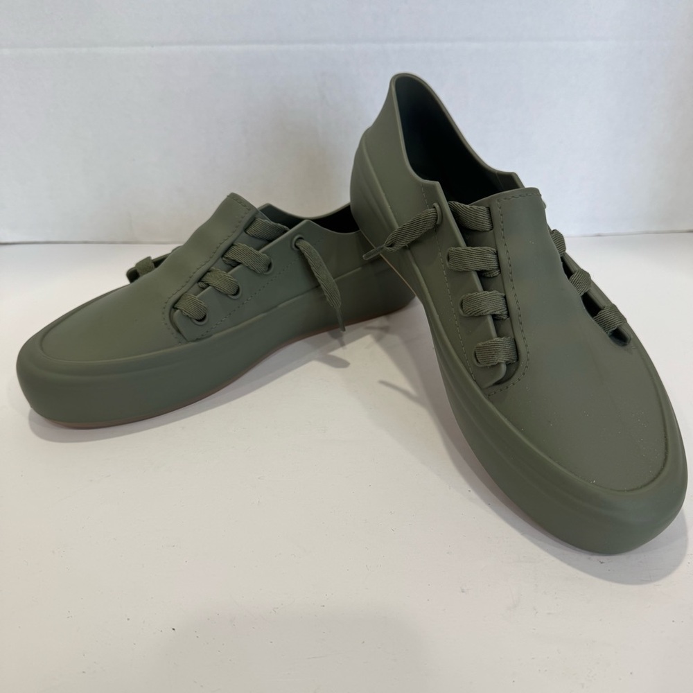 MELISSA brand size 9 olive green casual shoes with cool laces. Made in Brazil